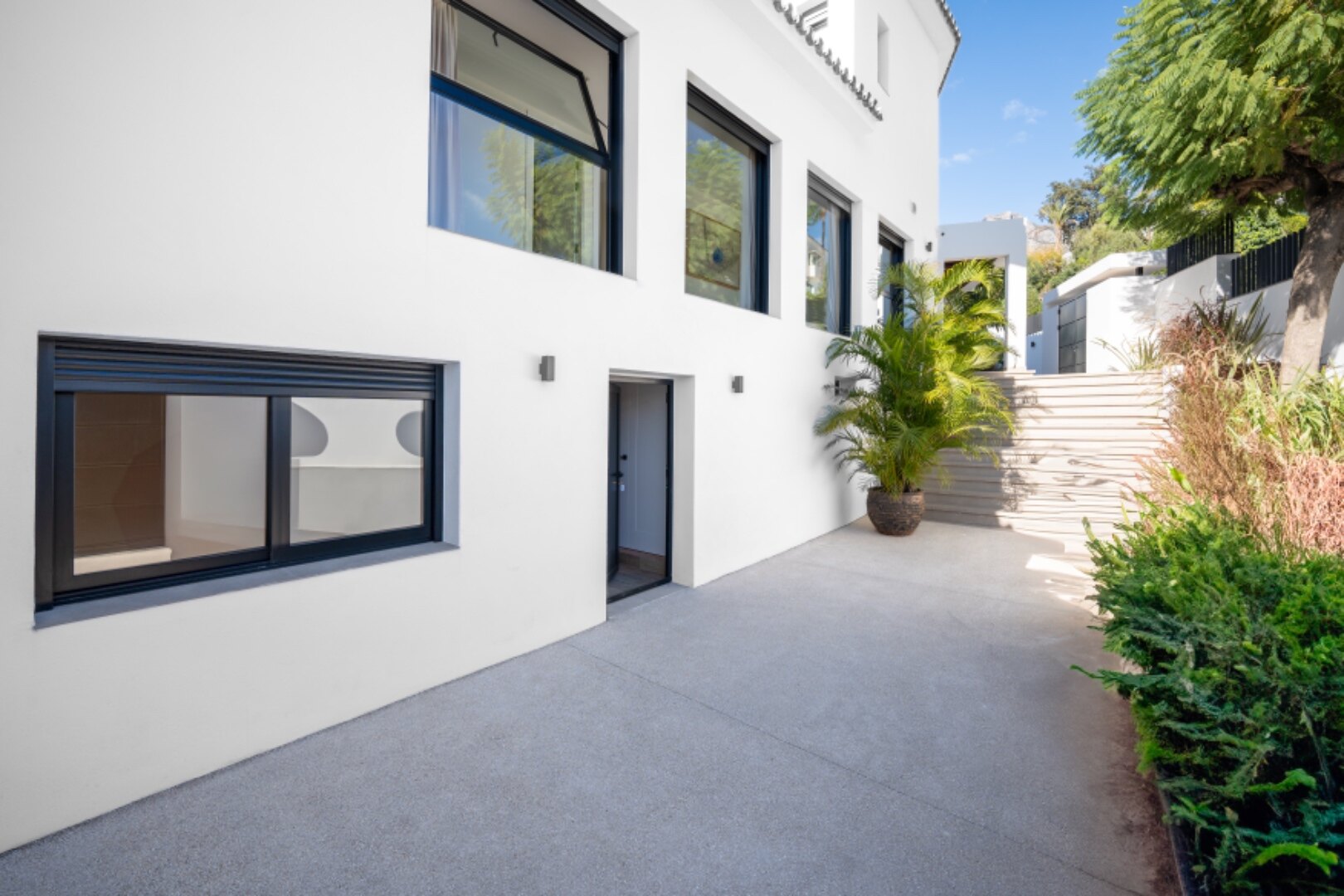 This villa, a masterclass in simplistic chic and sophisticated modernity, is a true gem in Nagueles
