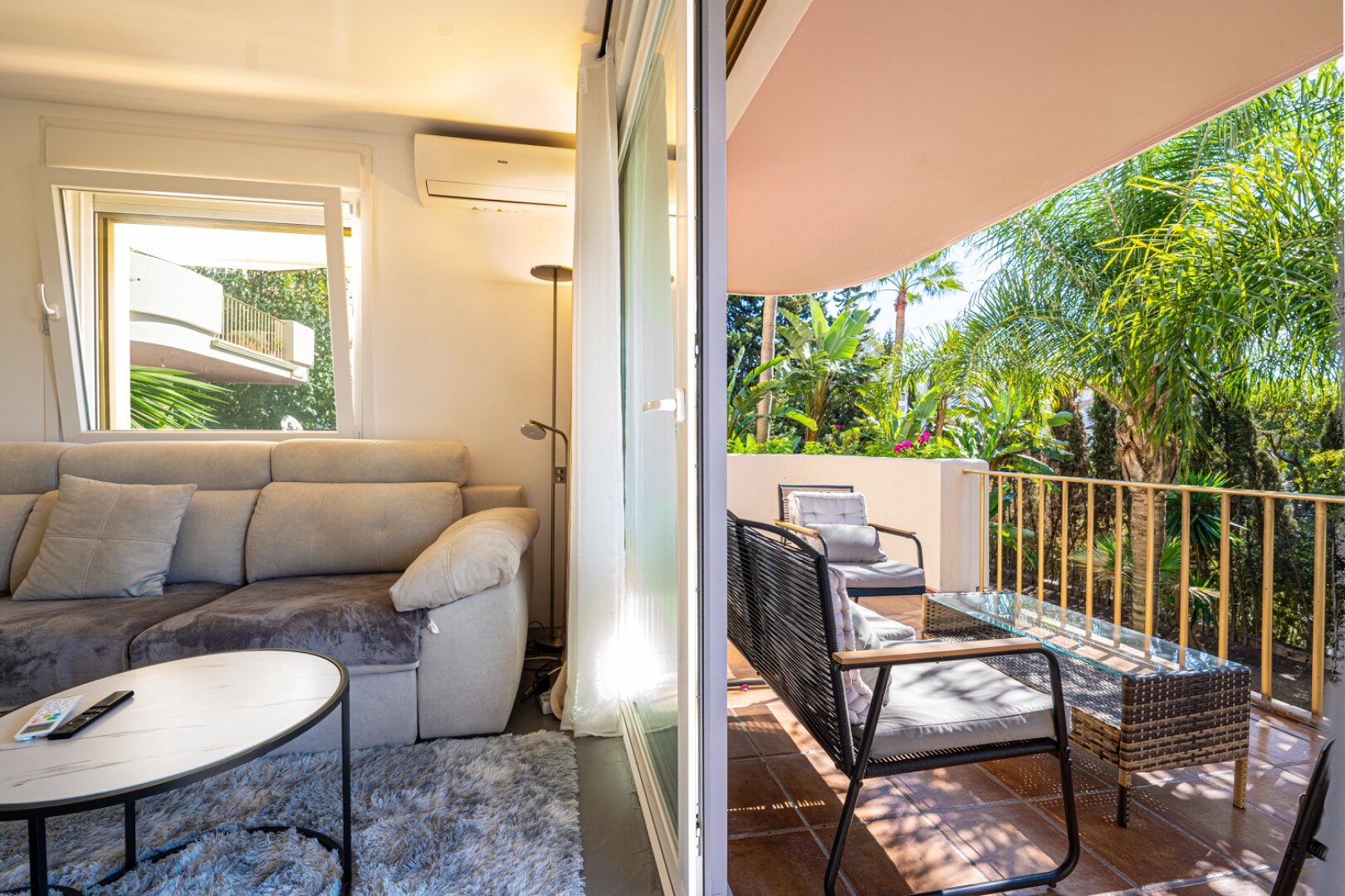 Remodeled 2 bedroom apartment in Nueva Andalucia is a superb first class investment opportunity!