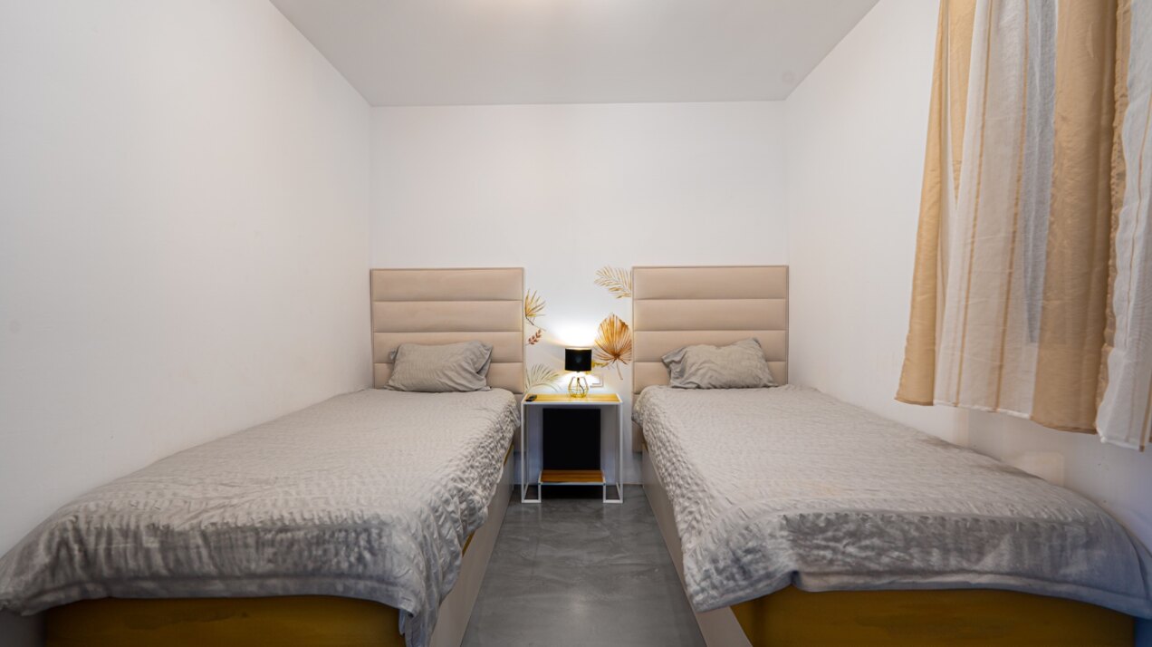 Remodeled 2 bedroom apartment in Nueva Andalucia is a superb first class investment opportunity!