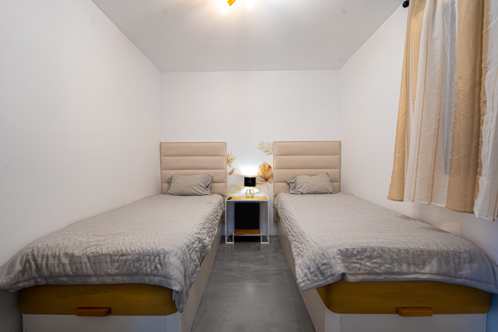 Remodeled 2 bedroom apartment in Nueva Andalucia is a superb first class investment opportunity!