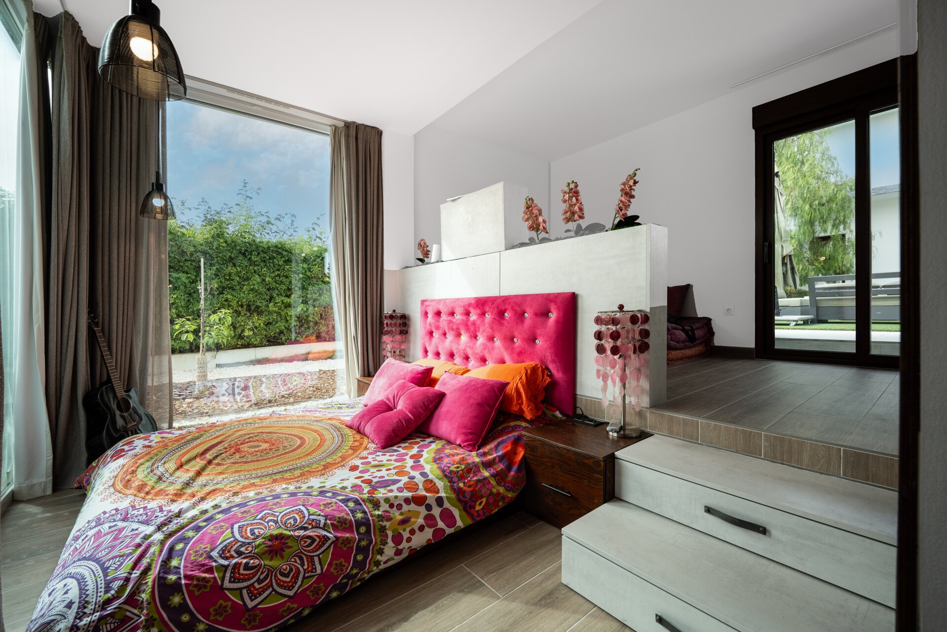 Fall in love with this one of a kind 5 bedroom villa in Benahavis offering total privacy and peace.