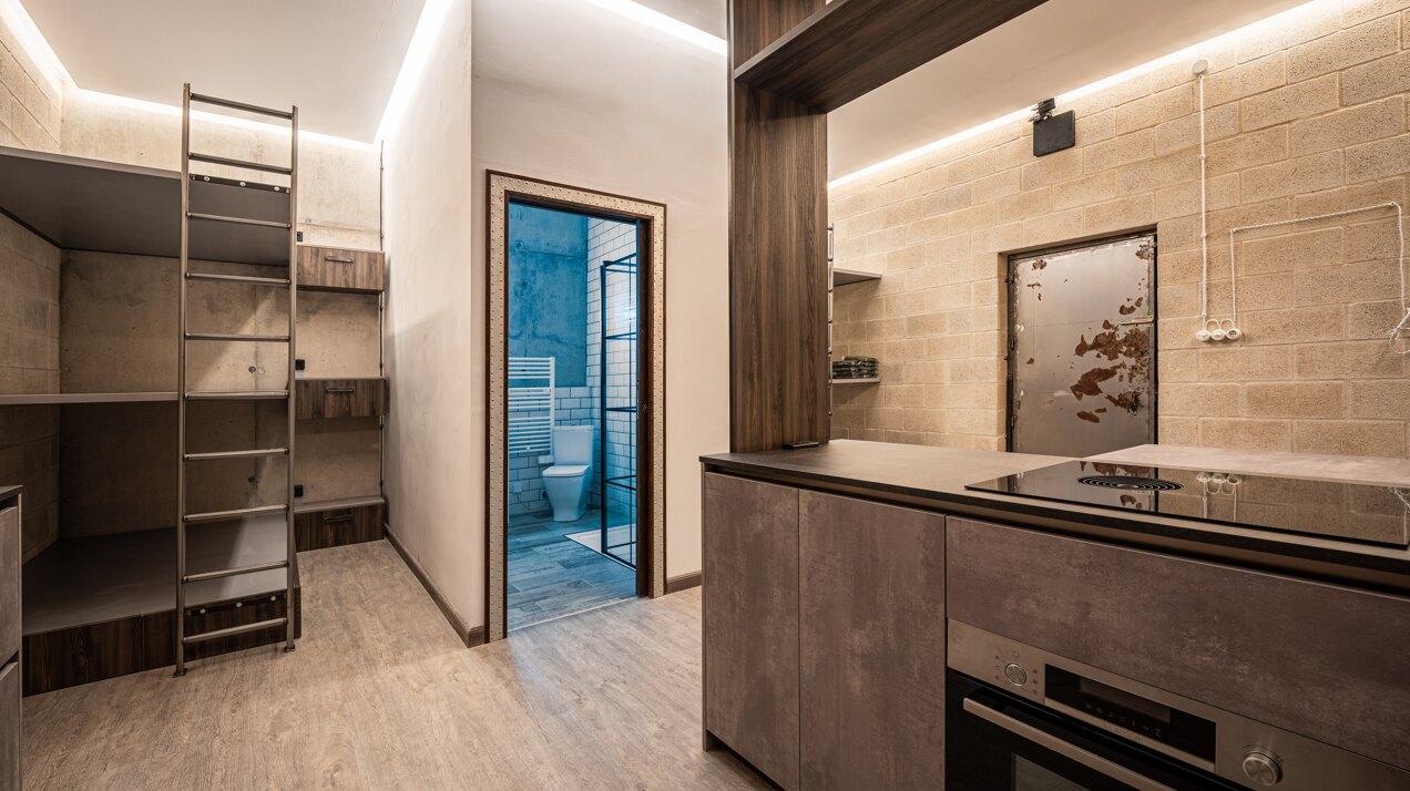 Fall in love with this one of a kind 5 bedroom villa in Benahavis offering total privacy and peace.