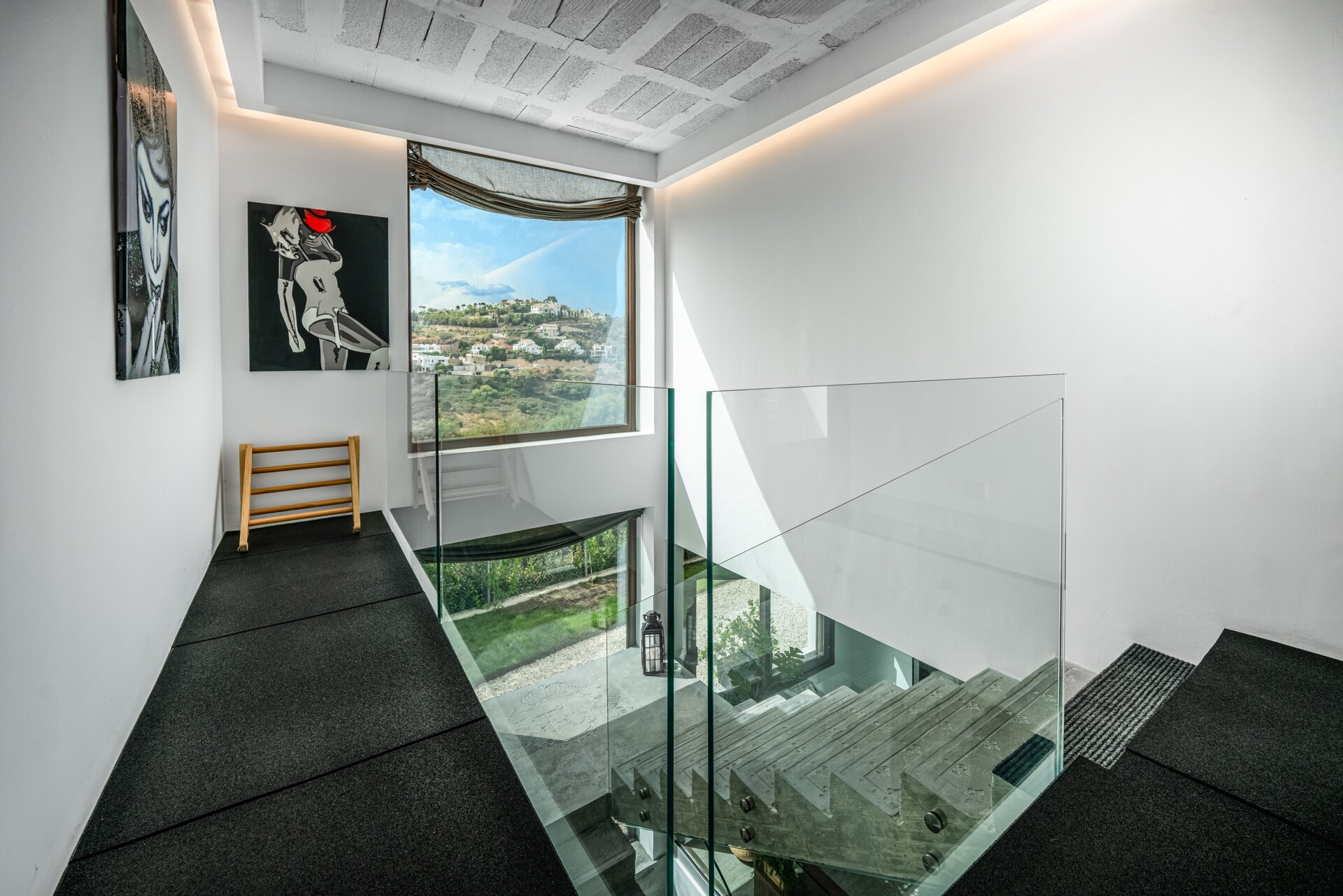 Fall in love with this one of a kind 5 bedroom villa in Benahavis offering total privacy and peace.