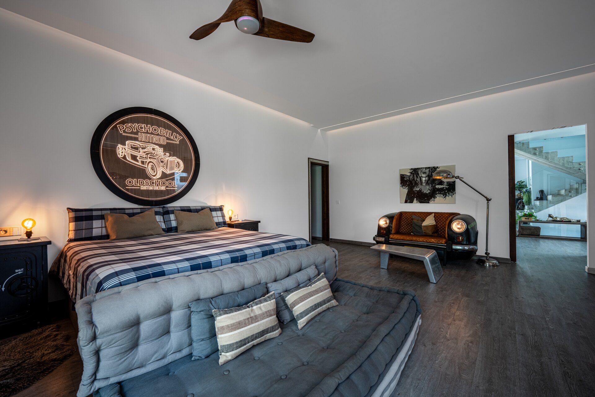 Fall in love with this one of a kind 5 bedroom villa in Benahavis offering total privacy and peace.