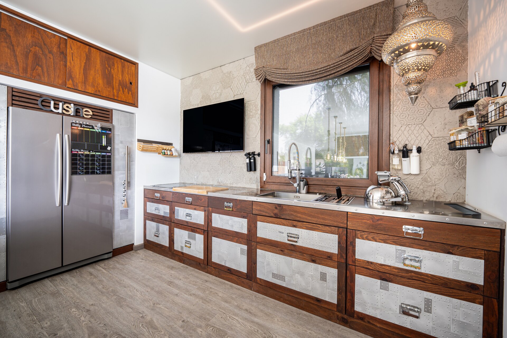 Fall in love with this one of a kind 5 bedroom villa in Benahavis offering total privacy and peace.