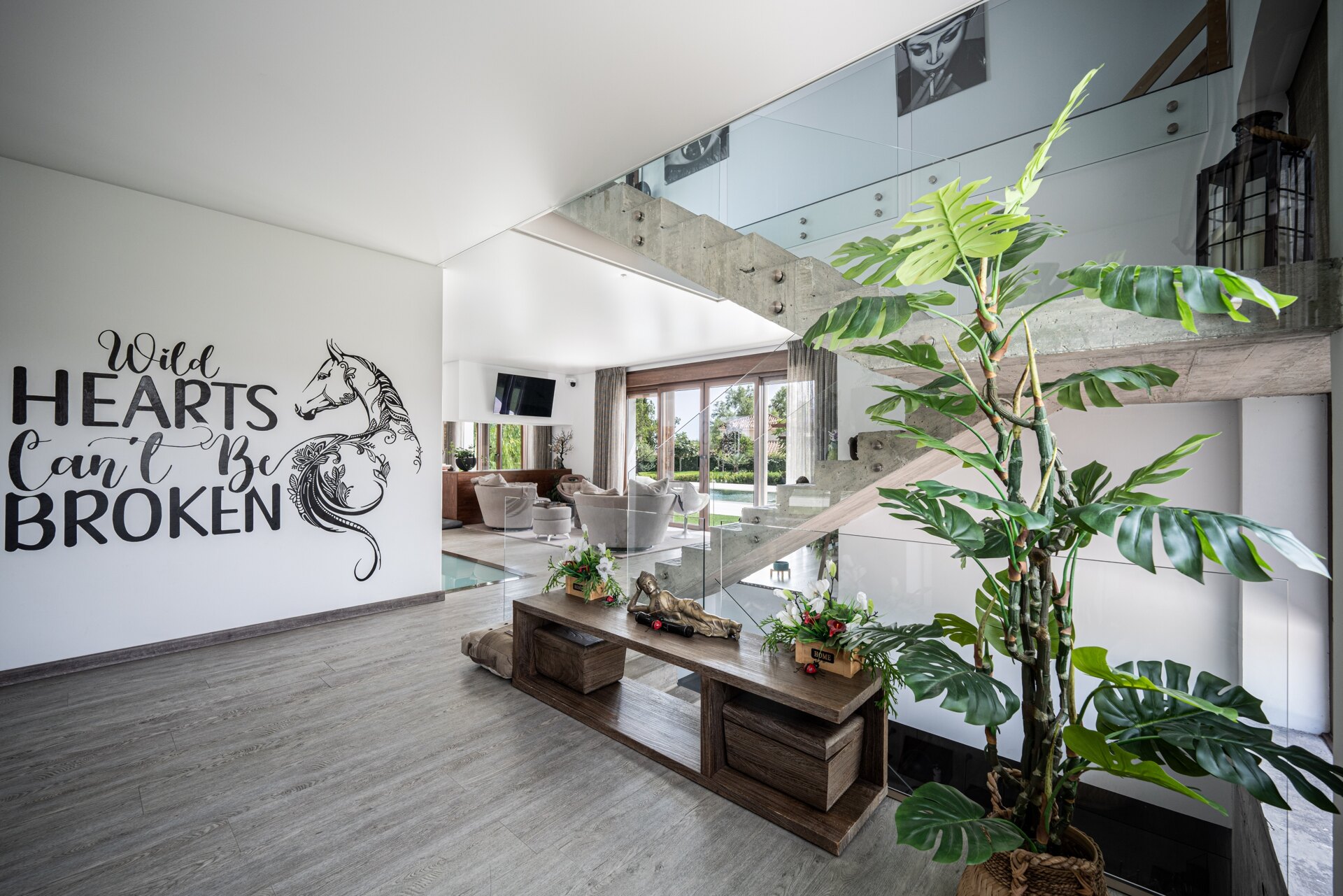 Fall in love with this one of a kind 5 bedroom villa in Benahavis offering total privacy and peace.