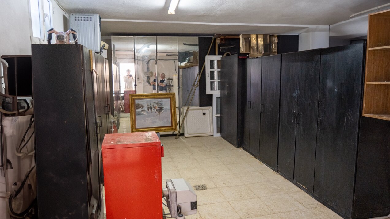 Esta elegante villa de 4 dormitorios escondida en Nueva Andalucía es absolutamente cautivadora.