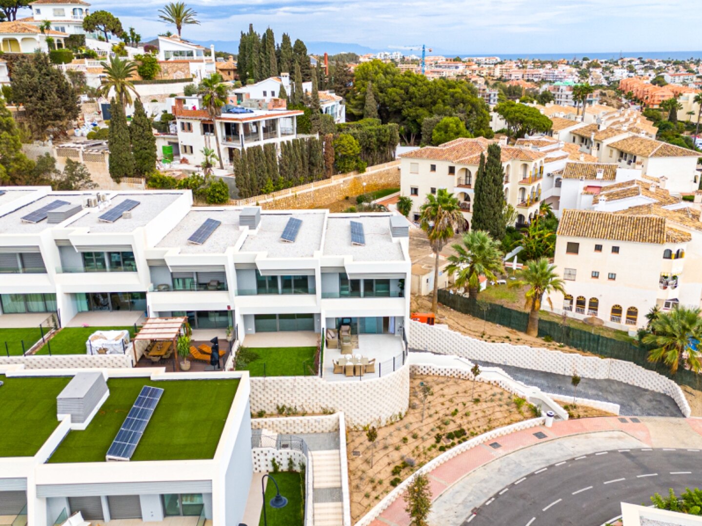 Walking distance to the beach and golf, this elegant townhouse will captivate and enthrall