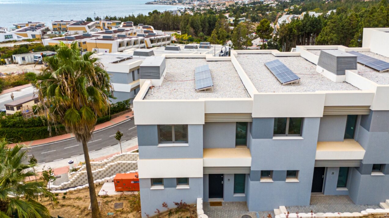 Walking distance to the beach and golf, this elegant townhouse will captivate and enthrall