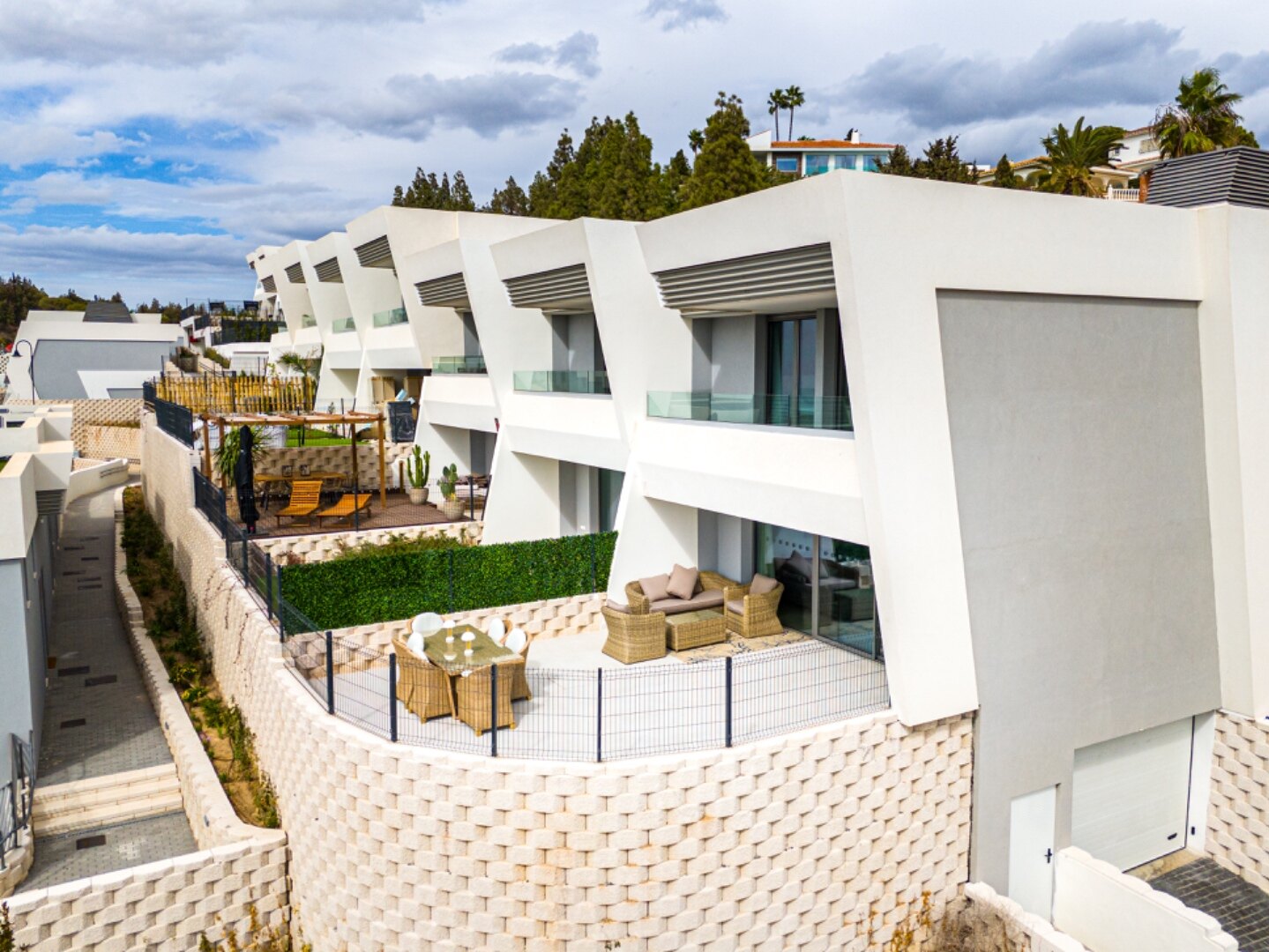 Walking distance to the beach and golf, this elegant townhouse will captivate and enthrall