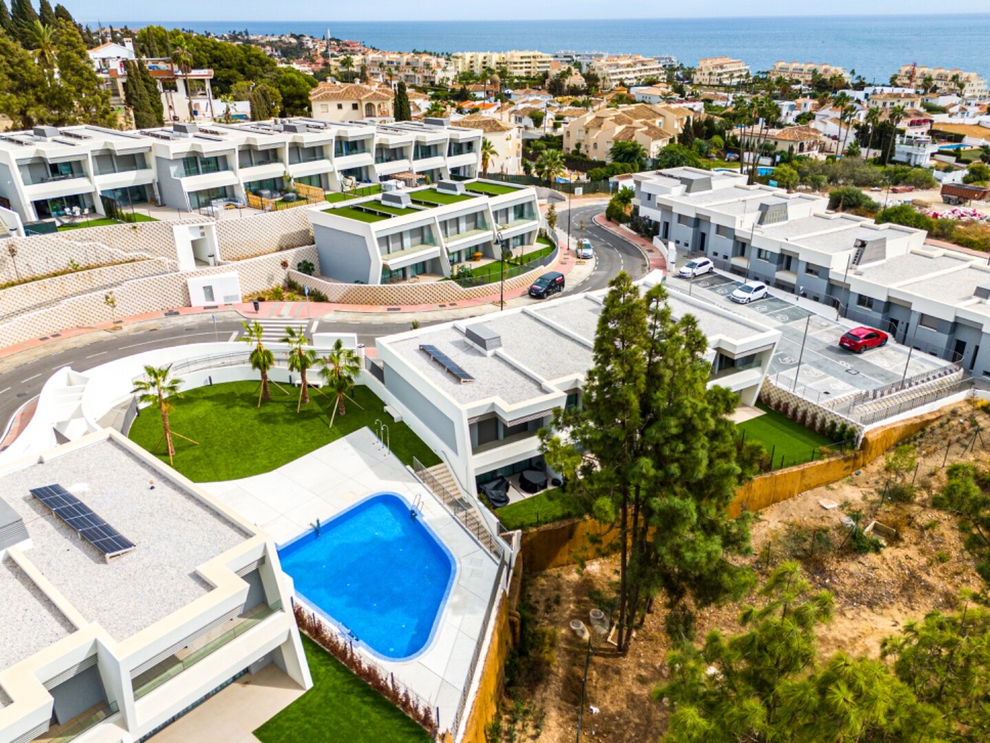 Walking distance to the beach and golf, this elegant townhouse will captivate and enthrall