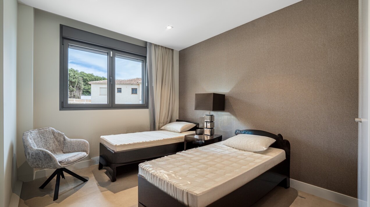 Walking distance to the beach and golf, this elegant townhouse will captivate and enthrall