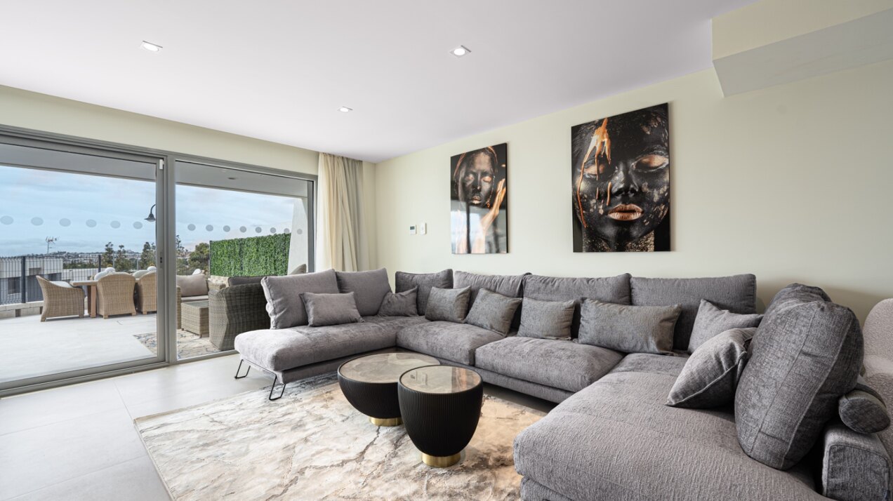 Walking distance to the beach and golf, this elegant townhouse will captivate and enthrall