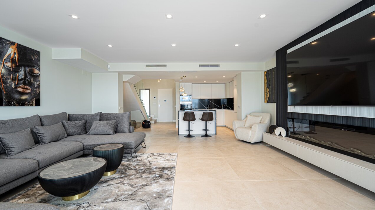 Walking distance to the beach and golf, this elegant townhouse will captivate and enthrall