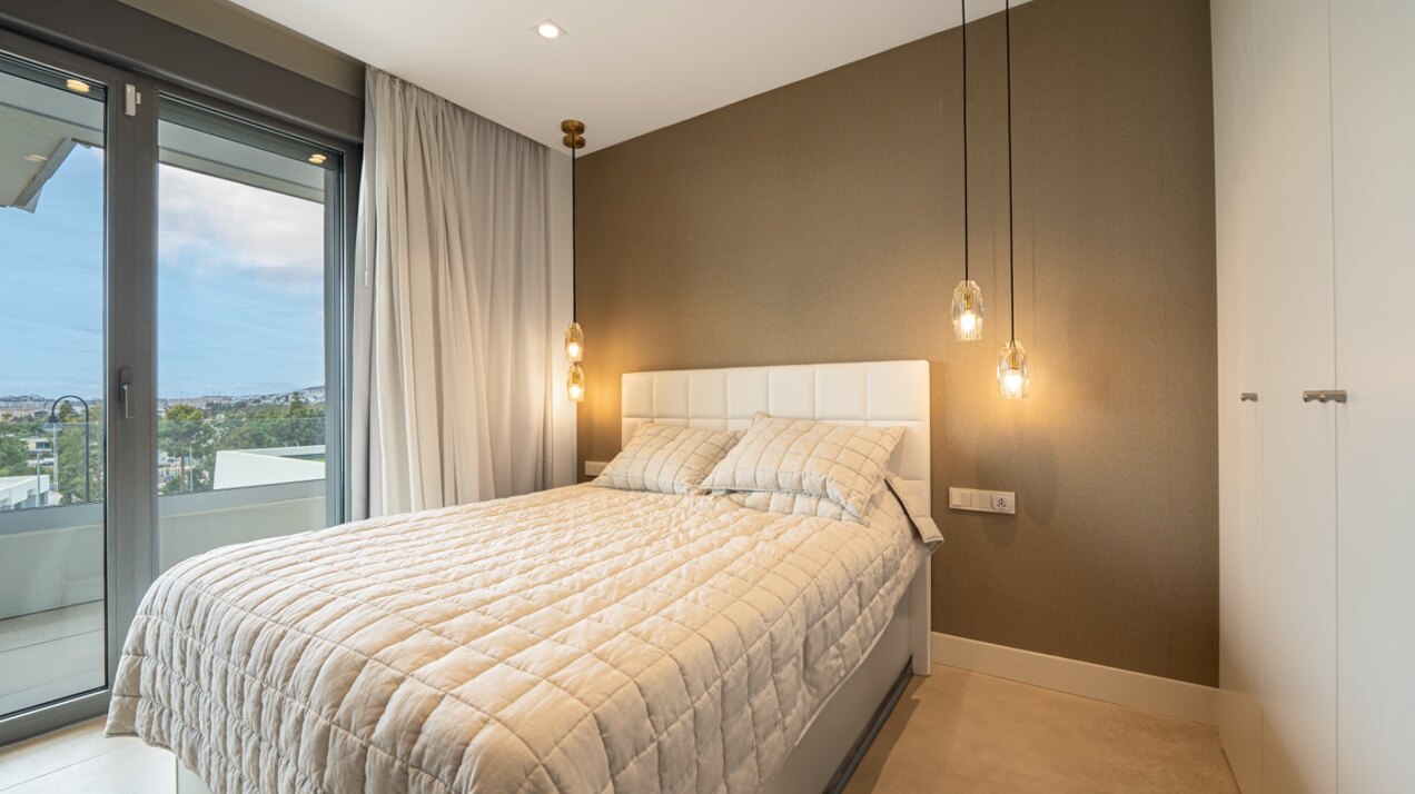 Walking distance to the beach and golf, this elegant townhouse will captivate and enthrall
