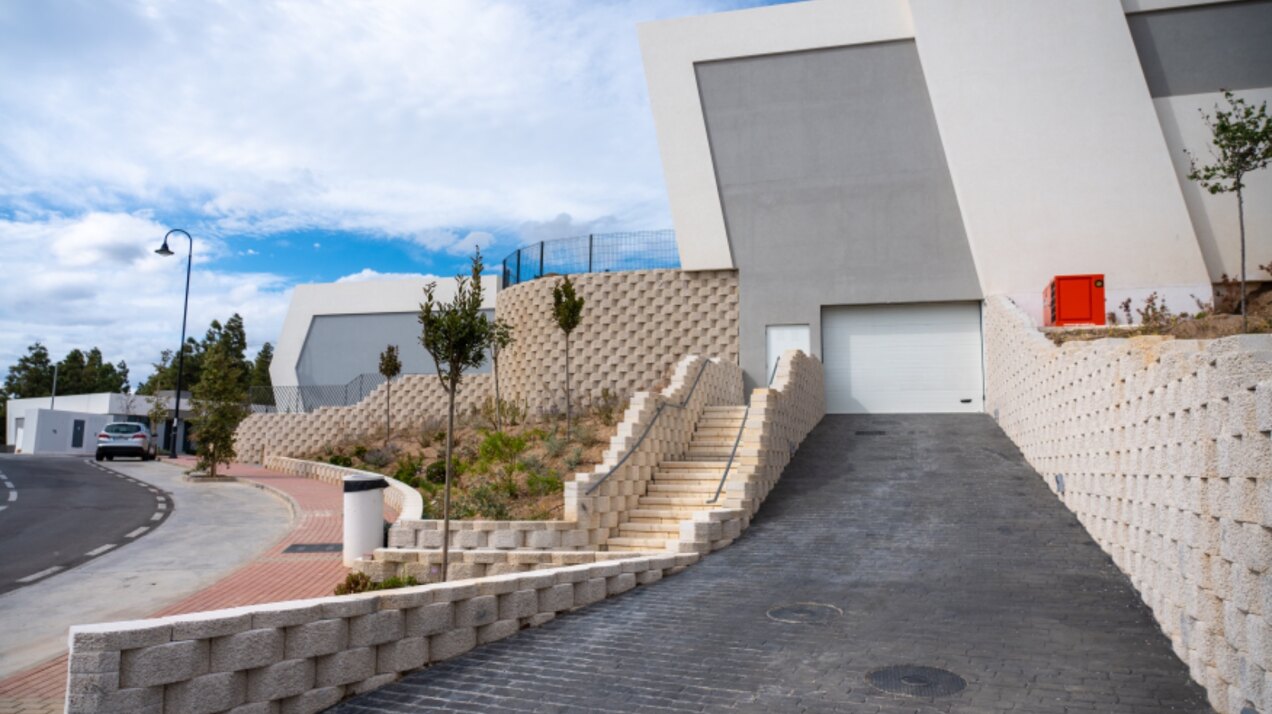 Walking distance to the beach and golf, this elegant townhouse will captivate and enthrall