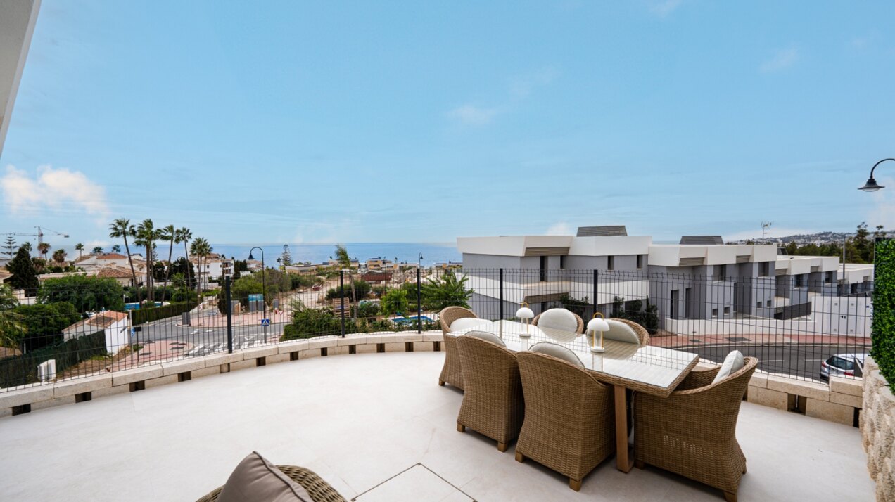 Walking distance to the beach and golf, this elegant townhouse will captivate and enthrall