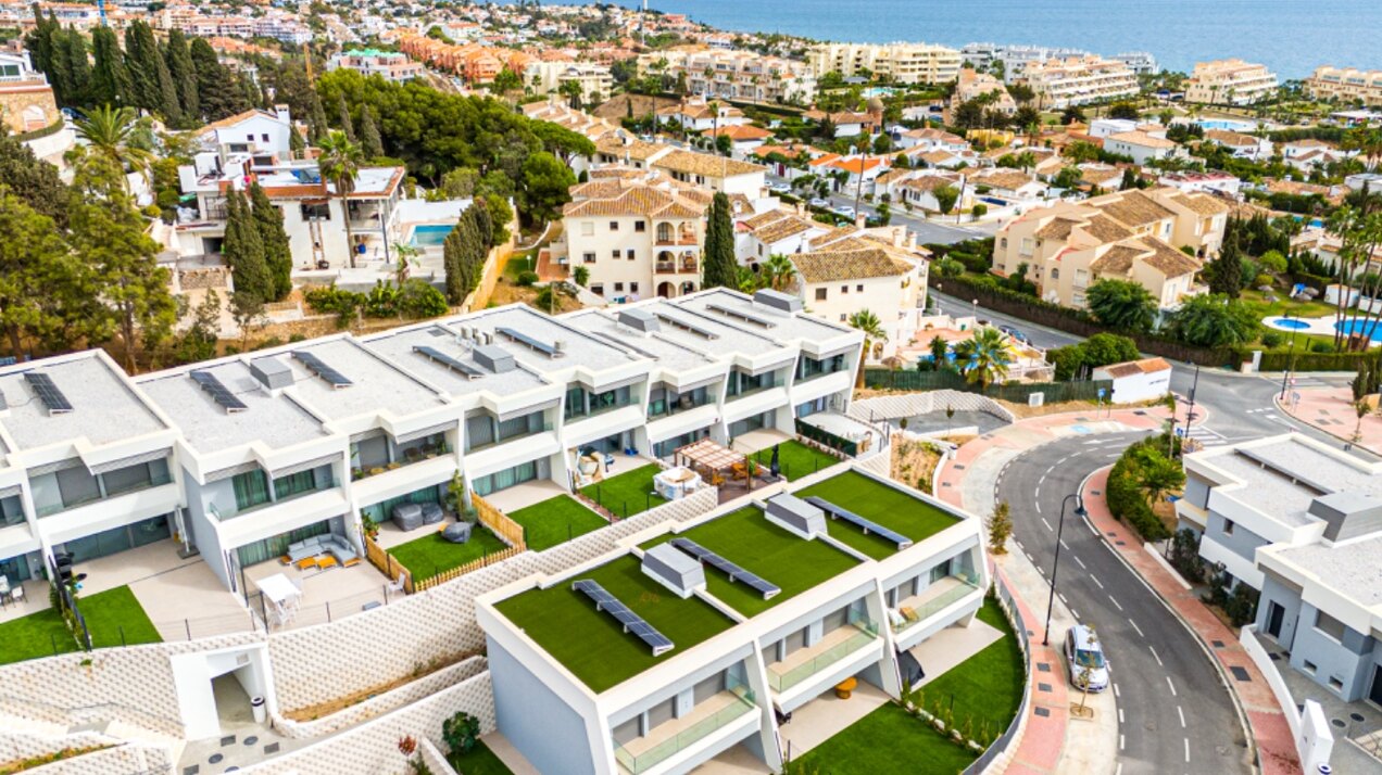 Walking distance to the beach and golf, this elegant townhouse will captivate and enthrall