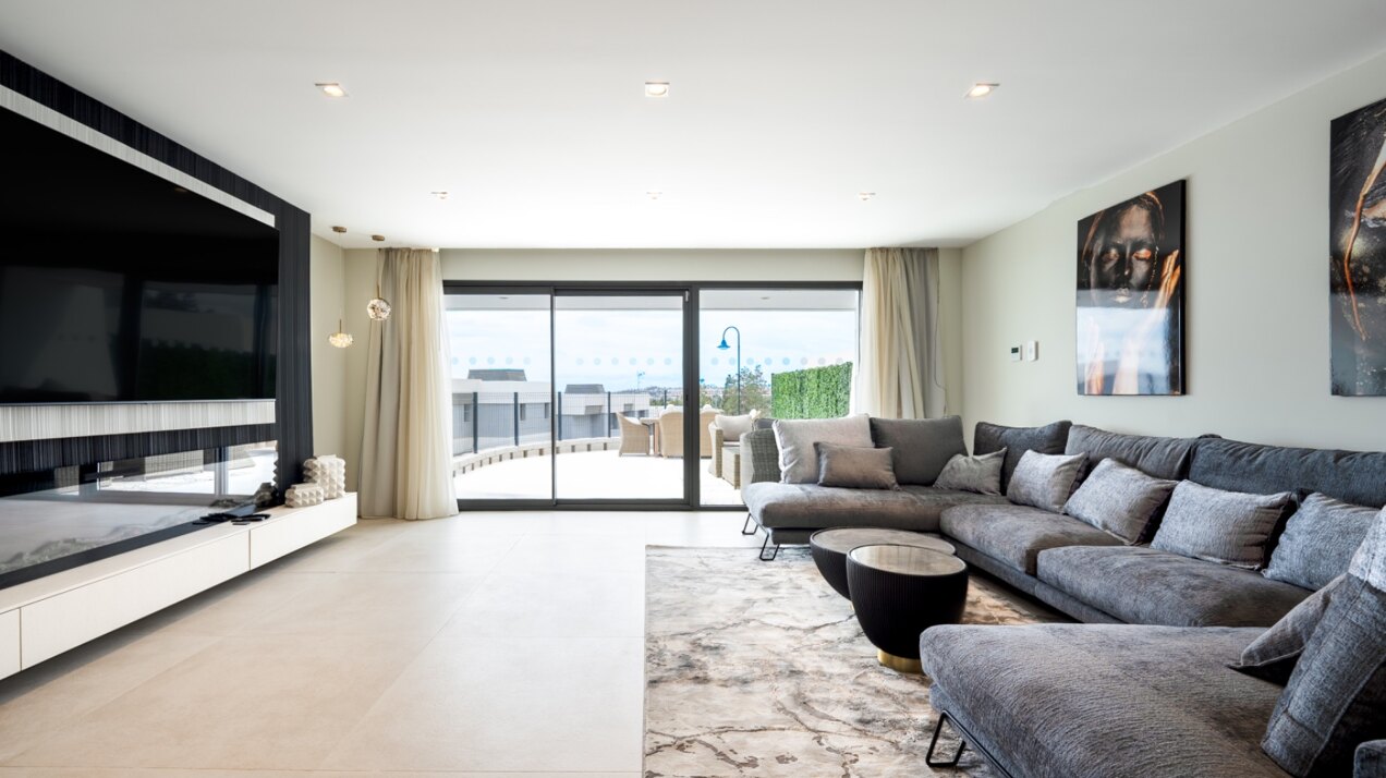 Walking distance to the beach and golf, this elegant townhouse will captivate and enthrall