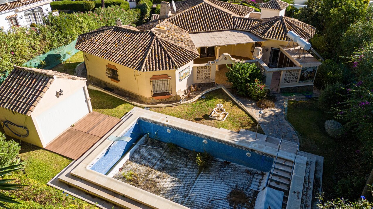 Project with license in prime location of Nueva Andalucia with views to La Concha