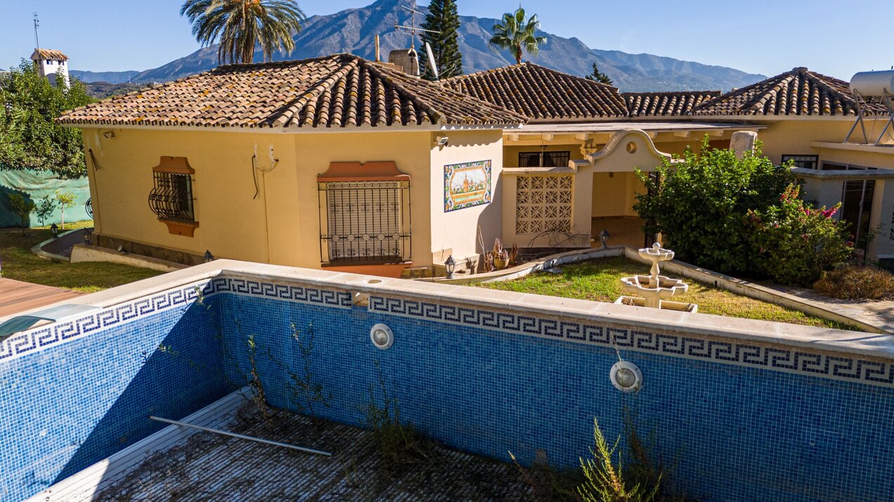 Project with license in prime location of Nueva Andalucia with views to La Concha