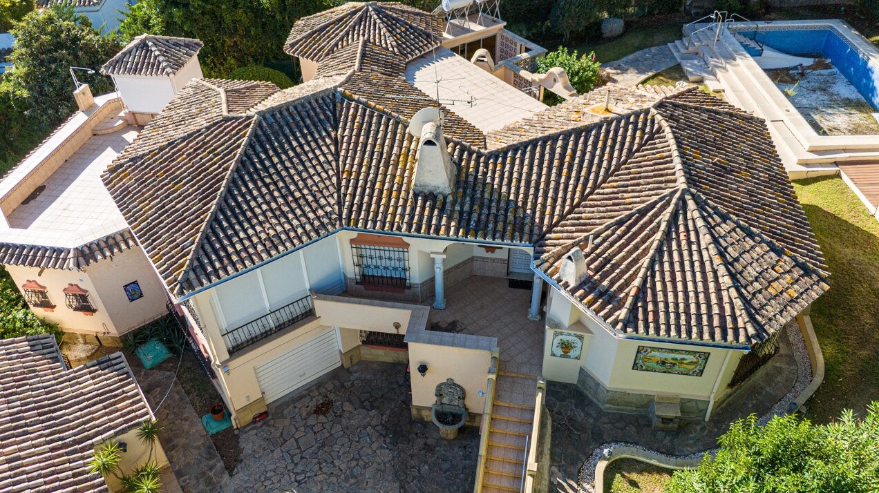 Project with license in prime location of Nueva Andalucia with views to La Concha