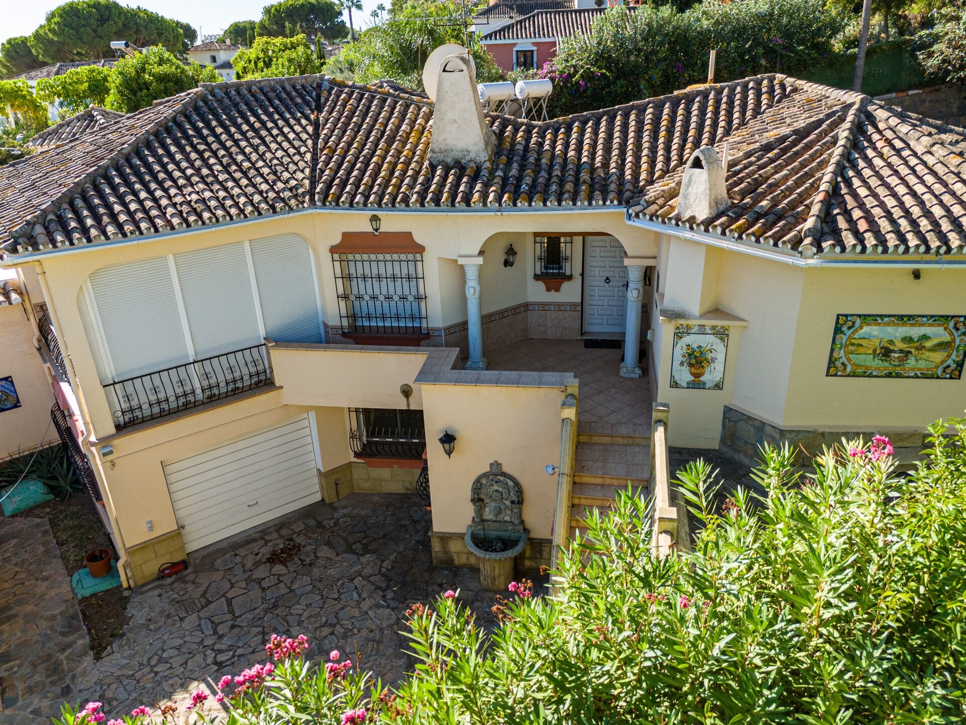 Project with license in prime location of Nueva Andalucia with views to La Concha