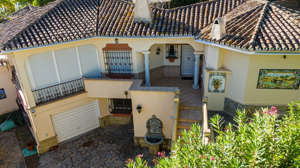 Project with license in prime location of Nueva Andalucia with views to La Concha
