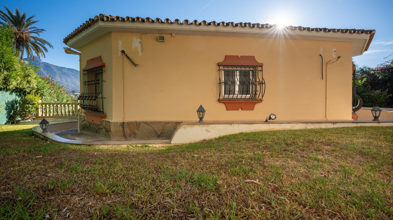Project with license in prime location of Nueva Andalucia with views to La Concha