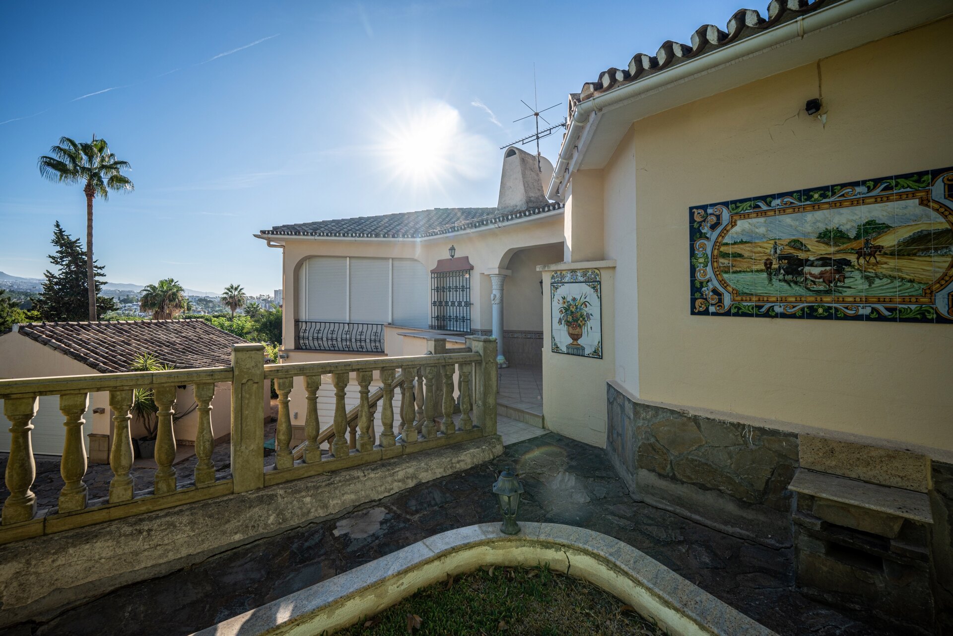 Project with license in prime location of Nueva Andalucia with views to La Concha