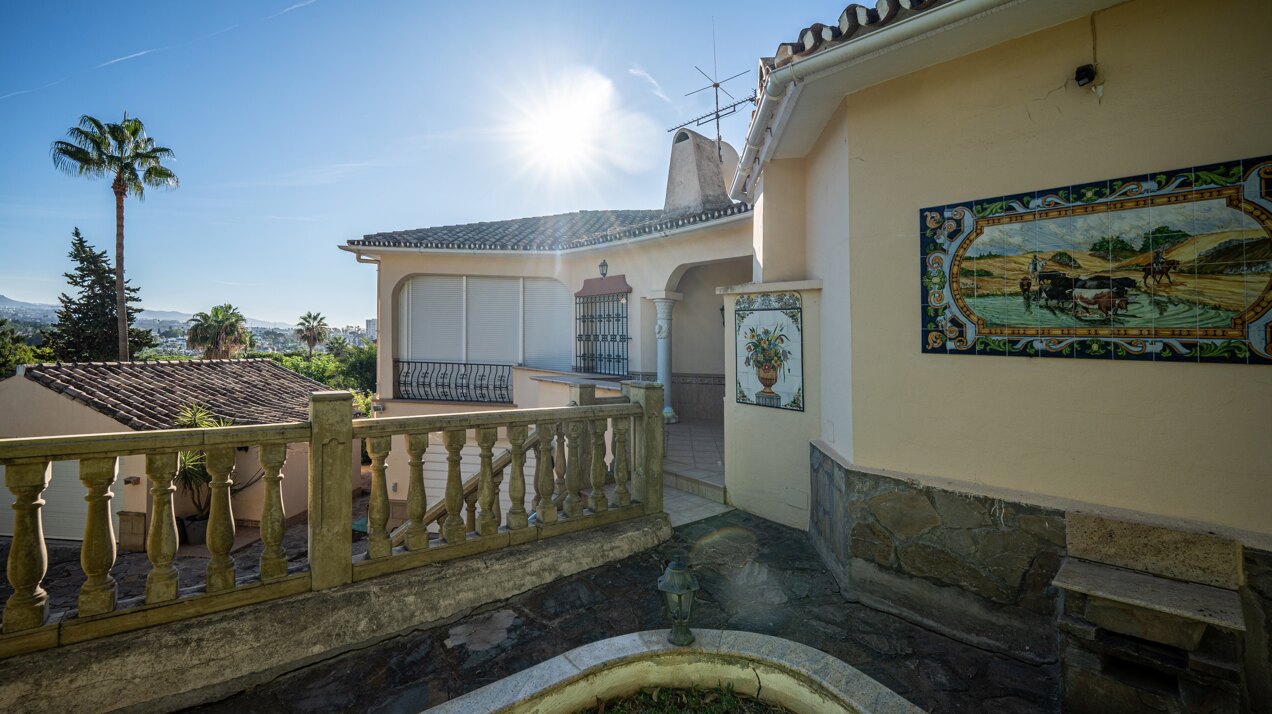 Project with license in prime location of Nueva Andalucia with views to La Concha
