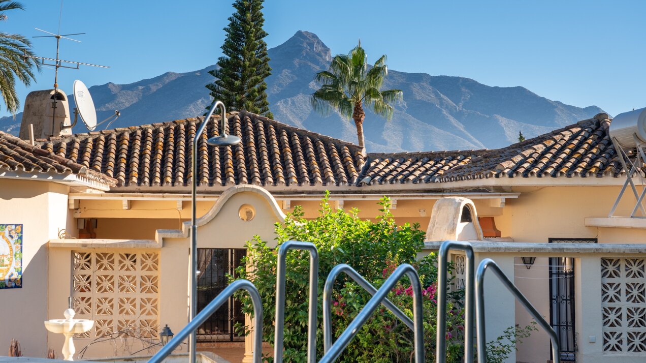 Project with license in prime location of Nueva Andalucia with views to La Concha