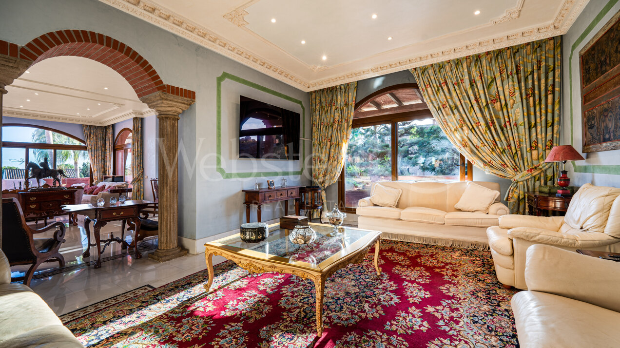 Penthouse Alhambra - Exquisite Duplex in San Pedro