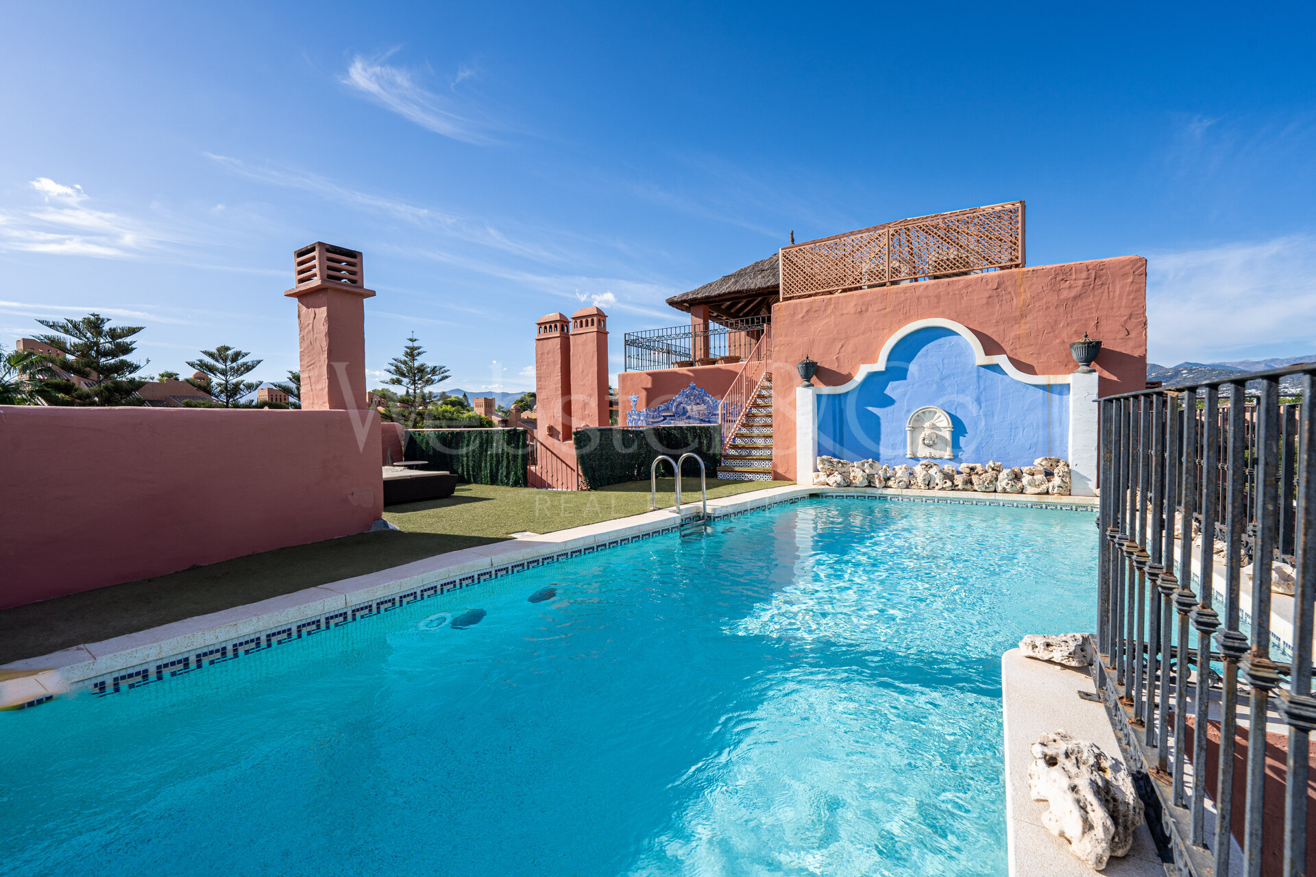 Penthouse Alhambra - Exquisite Duplex in San Pedro