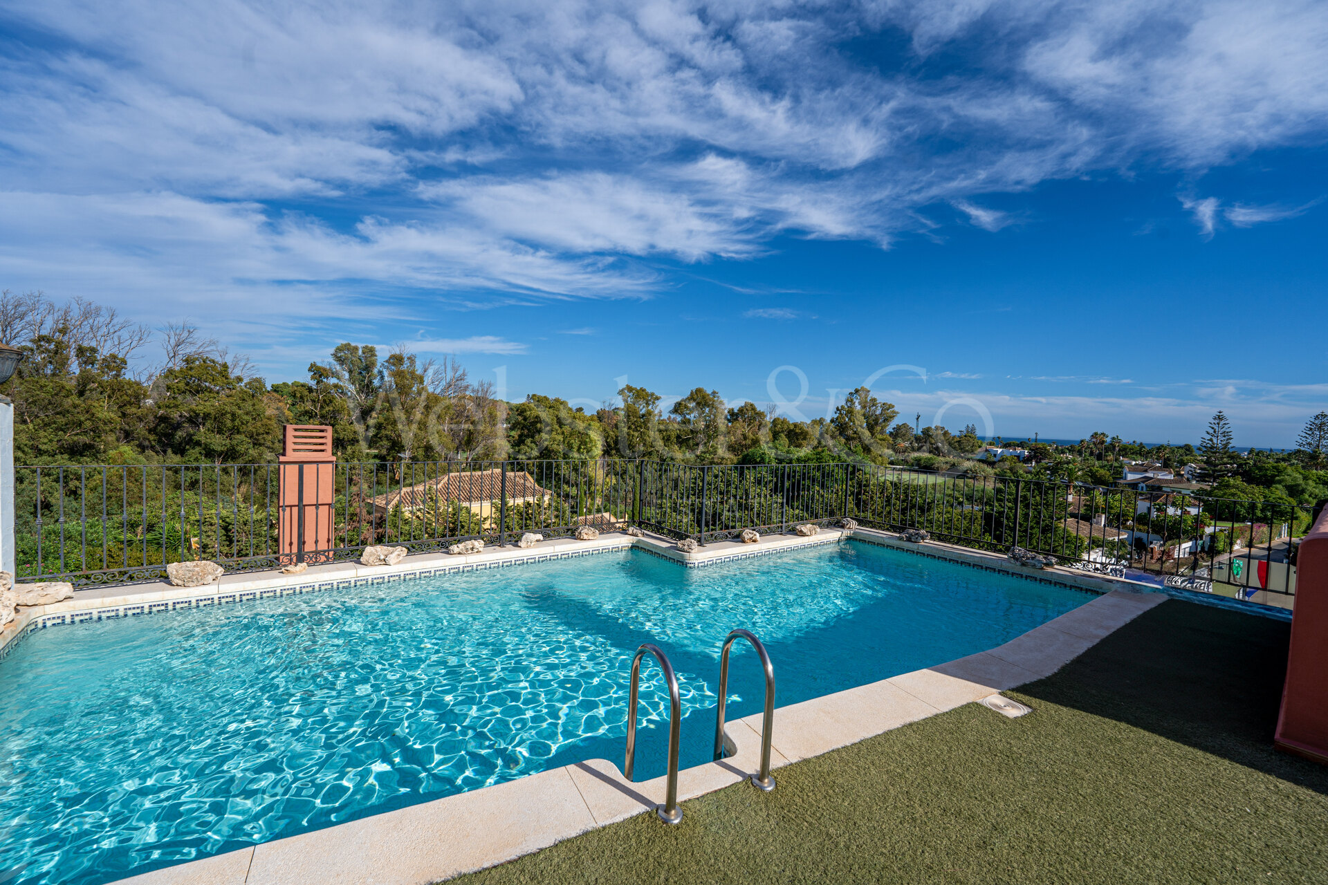 Penthouse Alhambra - Exquisite Duplex in San Pedro