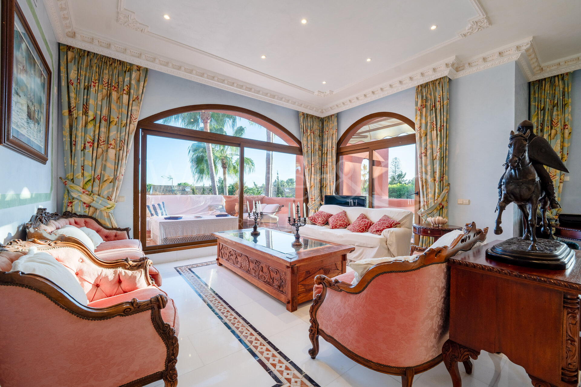 Penthouse Alhambra - Exquisite Duplex in San Pedro