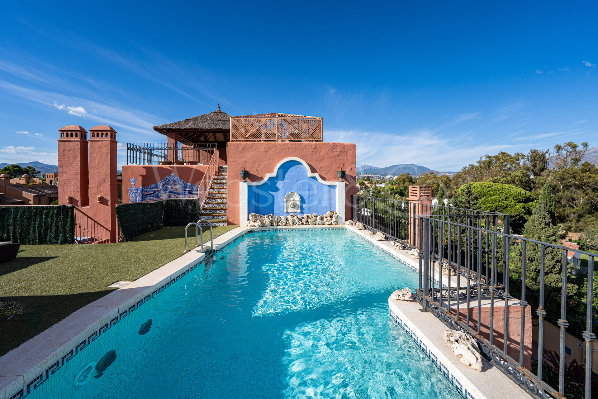 Penthouse Alhambra - Exquisite Duplex in San Pedro