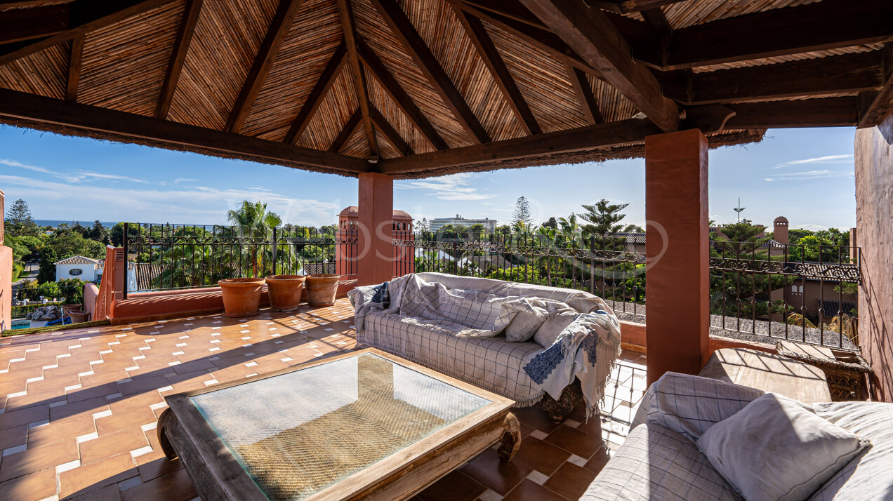 Penthouse Alhambra - Exquisite Duplex in San Pedro