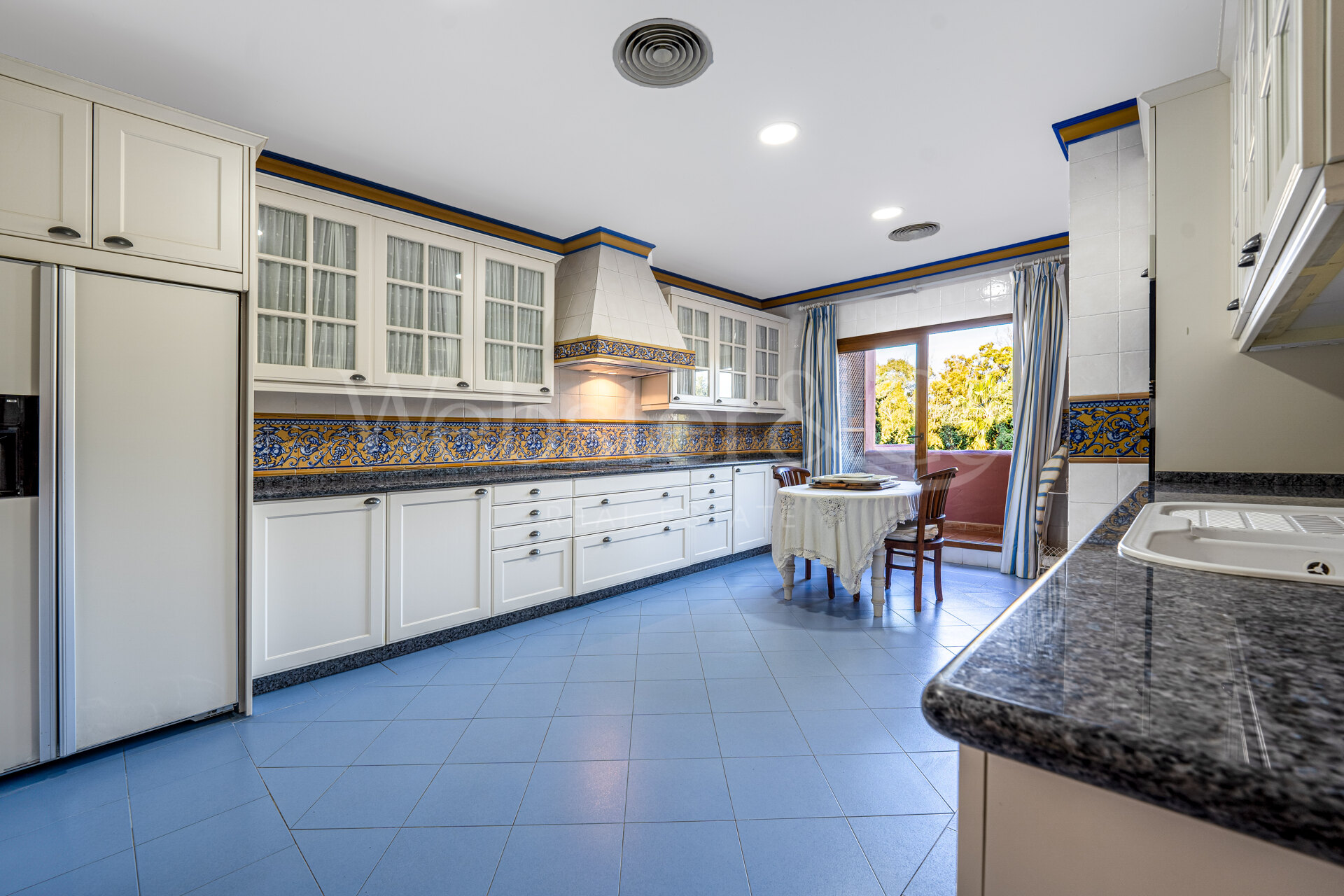 Penthouse Alhambra - Exquisite Duplex in San Pedro