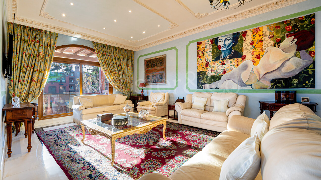 Penthouse Alhambra - Exquisite Duplex in San Pedro