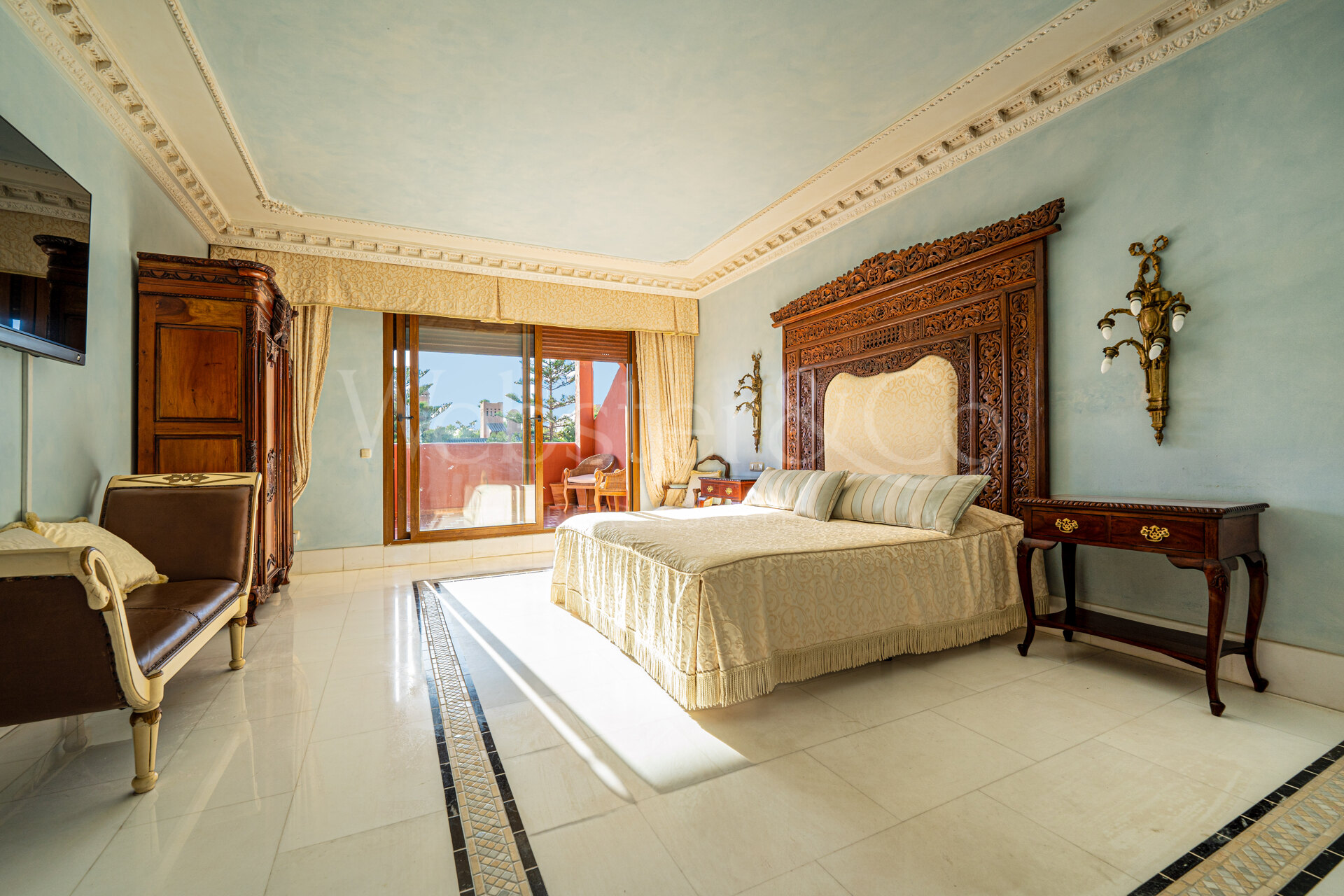 Penthouse Alhambra - Exquisite Duplex in San Pedro