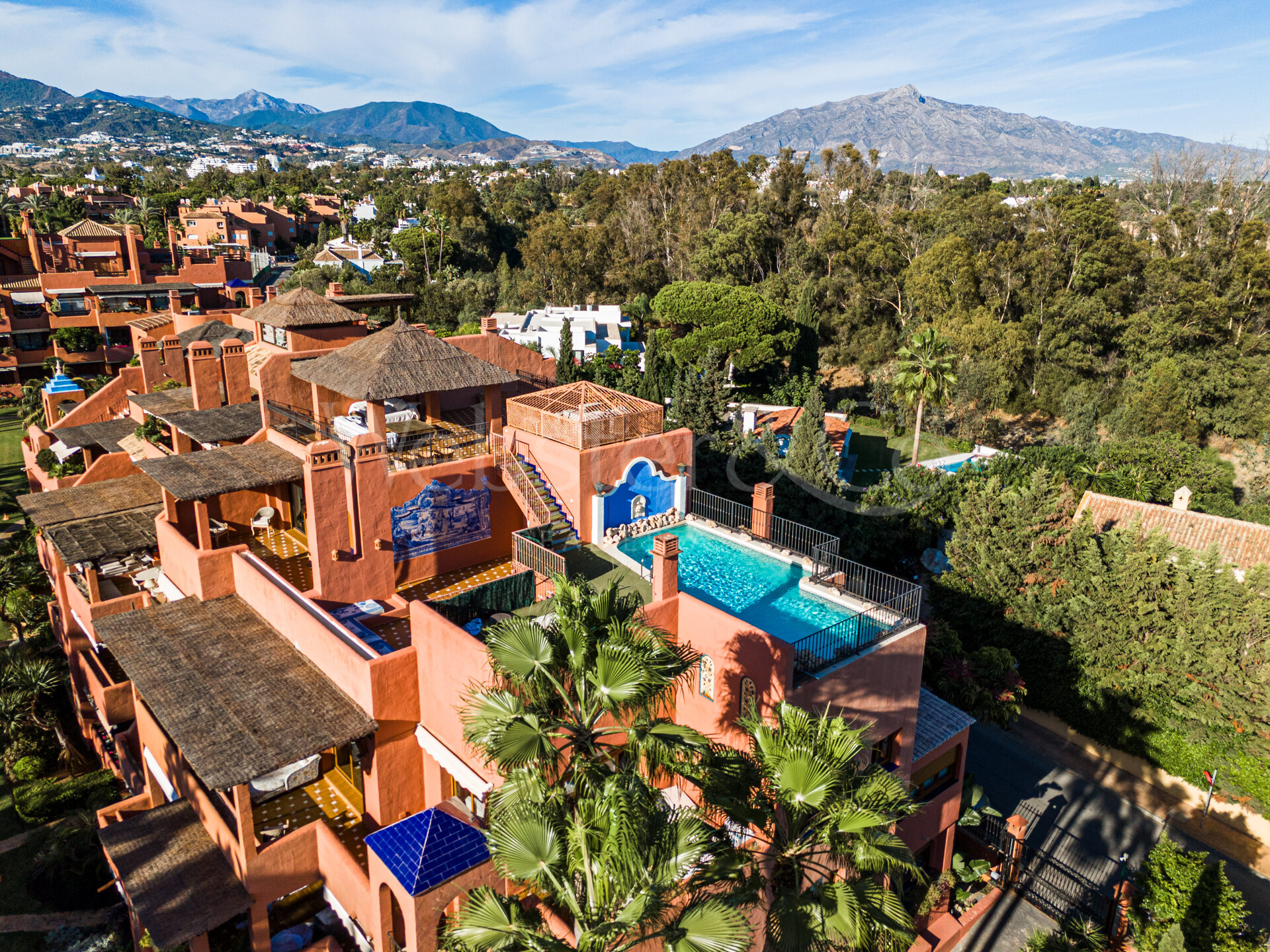 Penthouse Alhambra - Exquisite Duplex in San Pedro