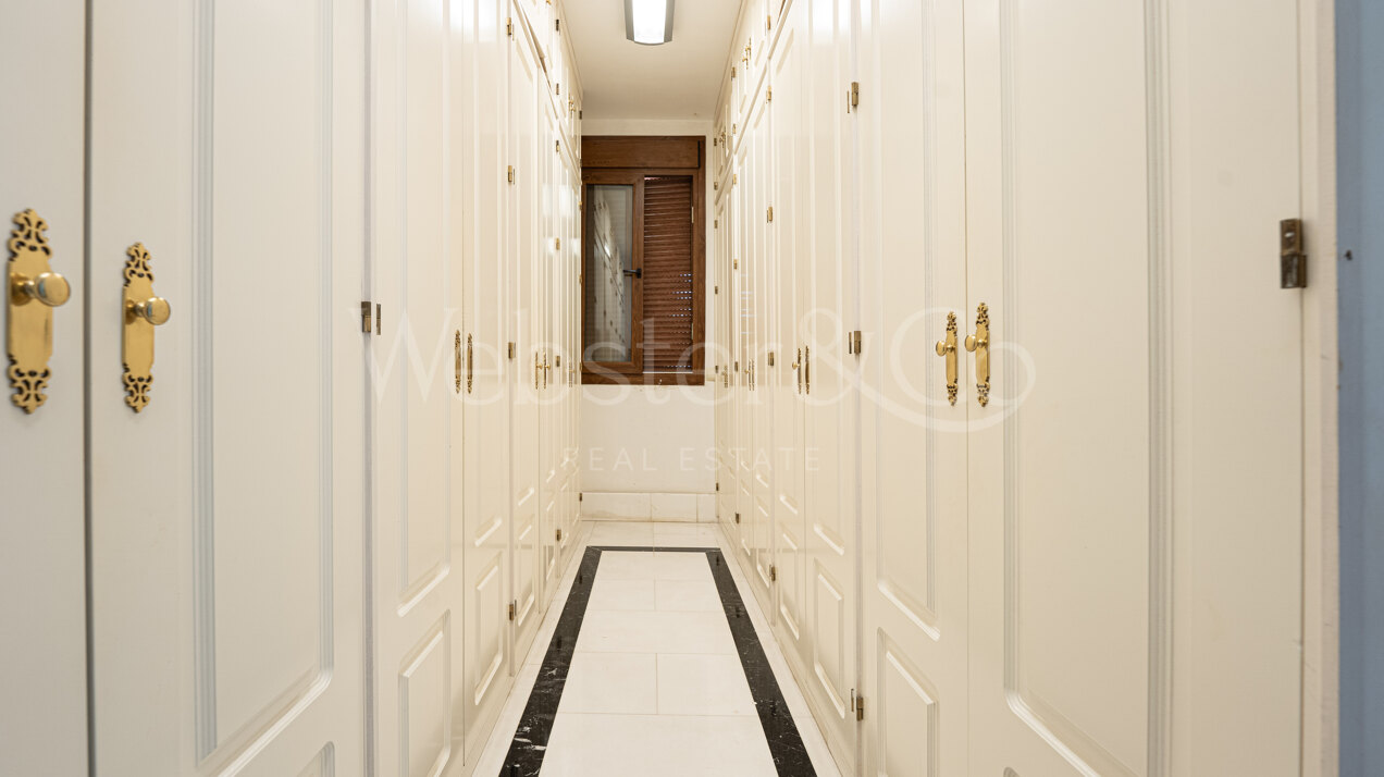 Penthouse Alhambra - Exquisite Duplex in San Pedro