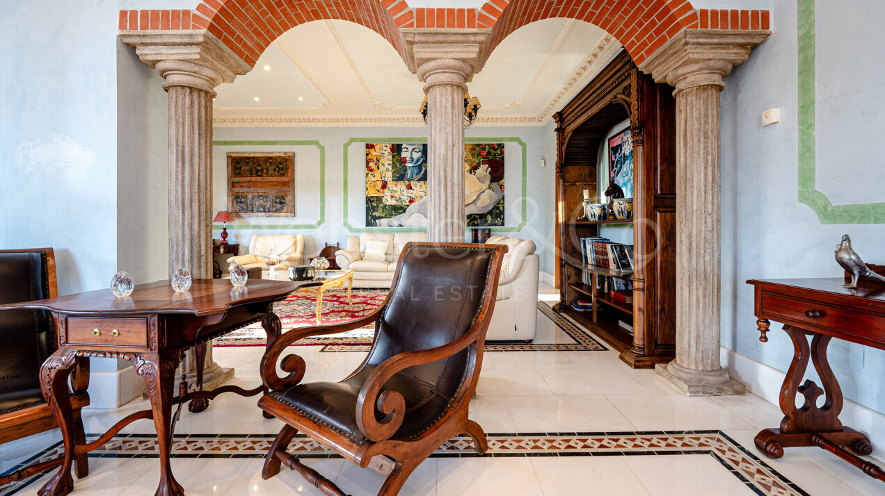 Penthouse Alhambra - Exquisite Duplex in San Pedro