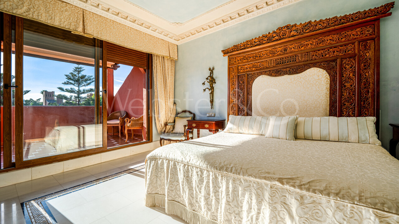 Penthouse Alhambra - Exquisite Duplex in San Pedro