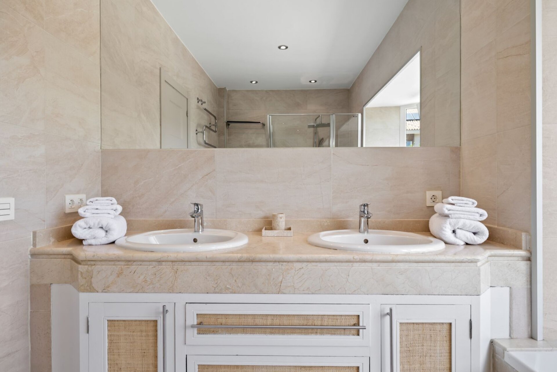 Modern impressive 4 bedroom villa is eager for you to discover its innate style and elegance.