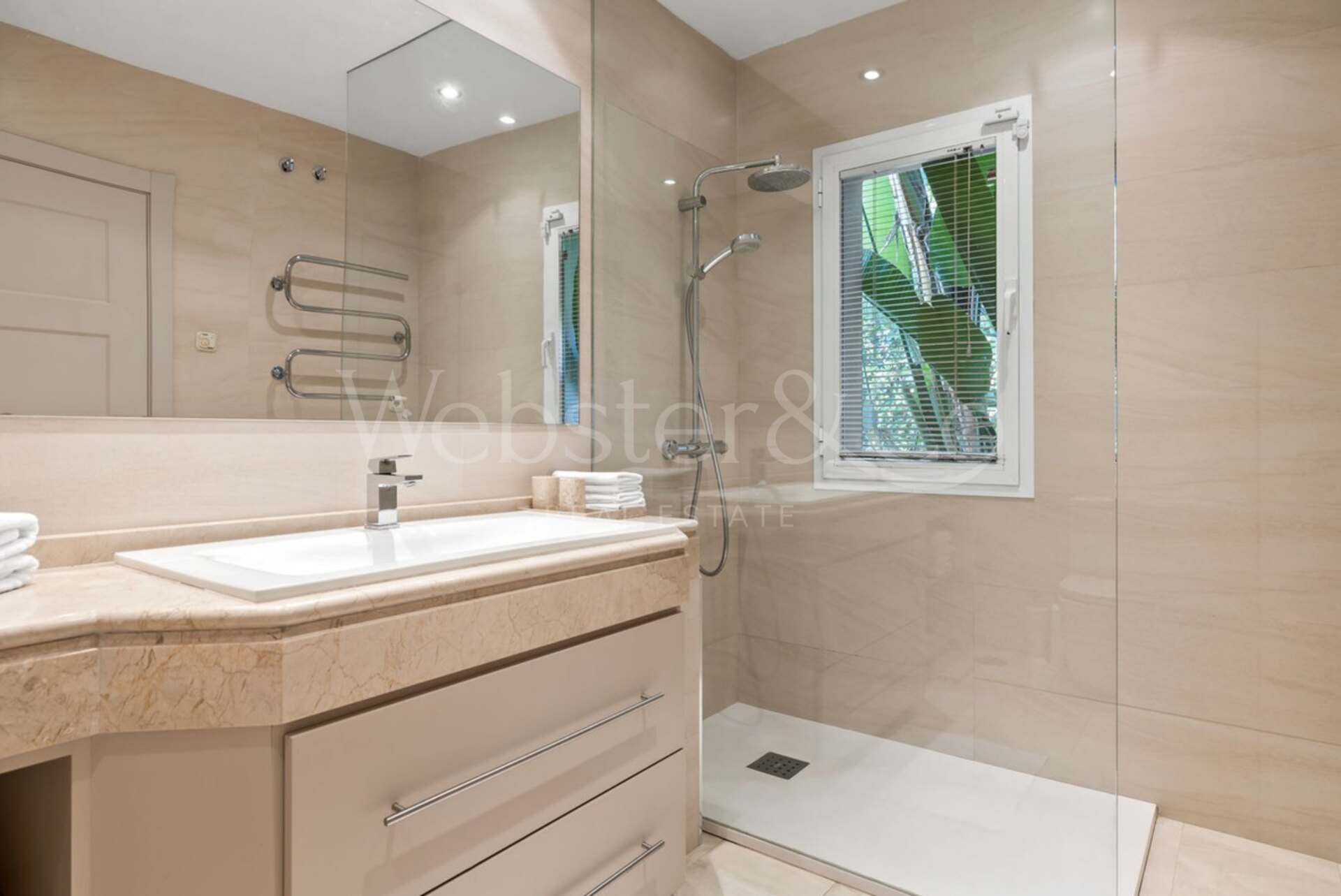 Descubre una villa llena de luz, diseño y sofisticación