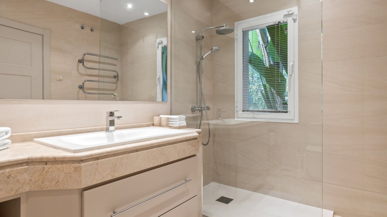 Modern impressive 4 bedroom villa is eager for you to discover its innate style and elegance.