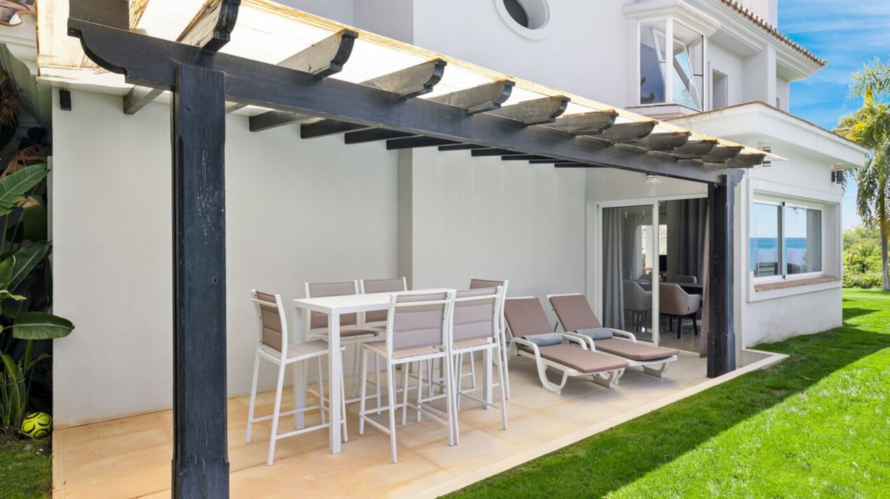 Modern impressive 4 bedroom villa is eager for you to discover its innate style and elegance.
