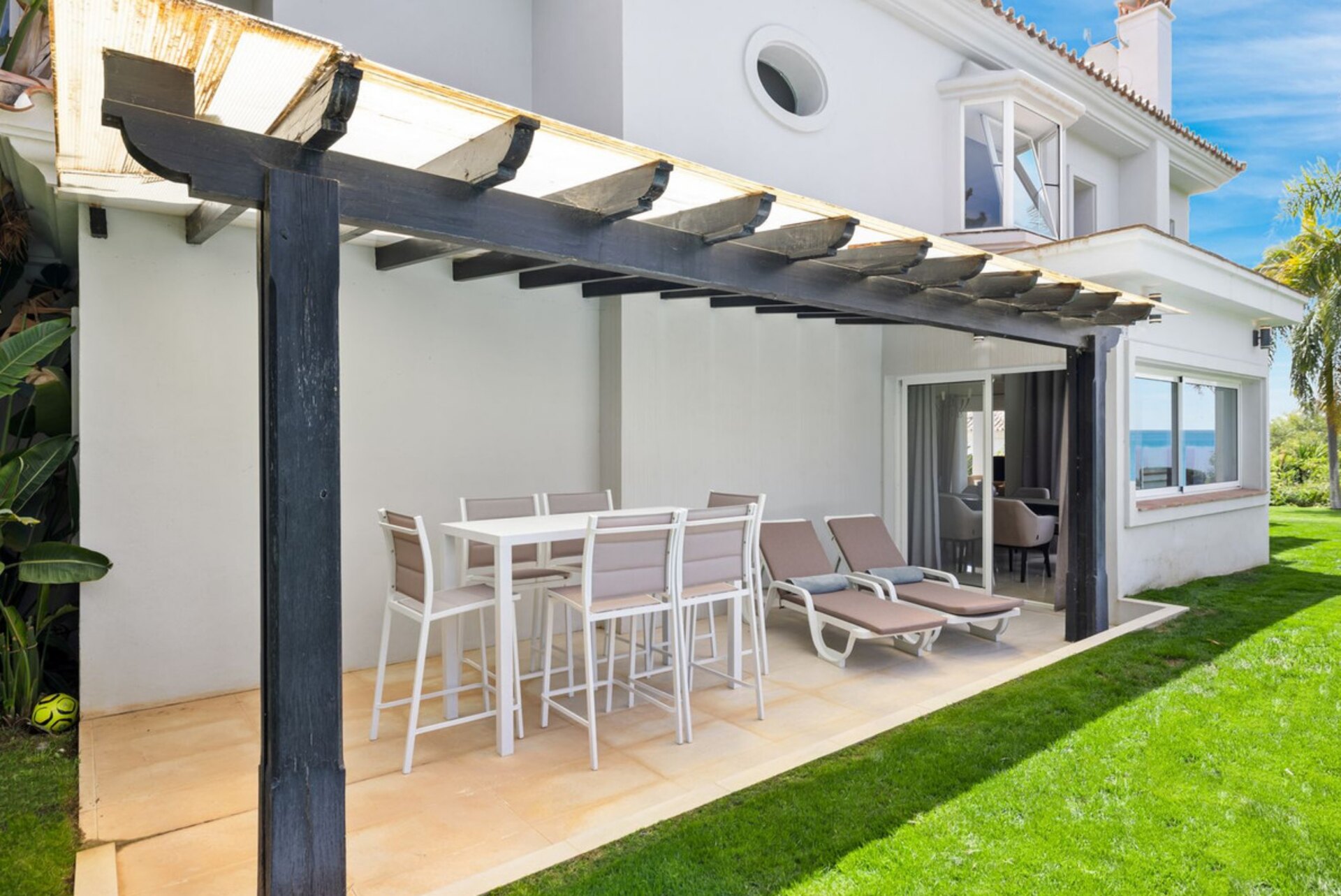 Modern impressive 4 bedroom villa is eager for you to discover its innate style and elegance.